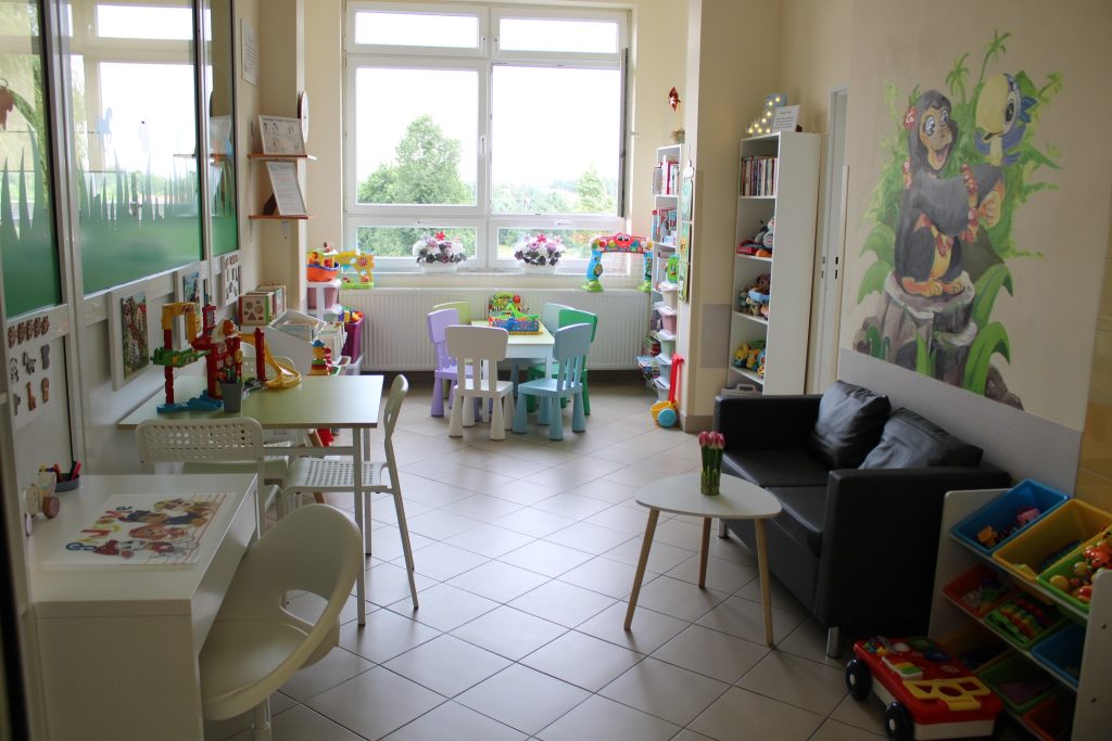 Wójt Gminy Radomin na otwarciu świetlicy dziecięcej w Szpitalu Powiatowym w Golubiu-Dobrzyniu